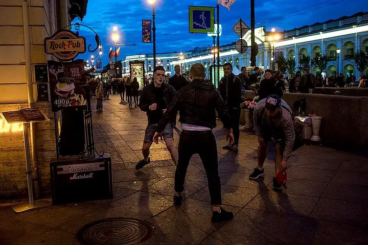 Self-defense situation in front of the bar